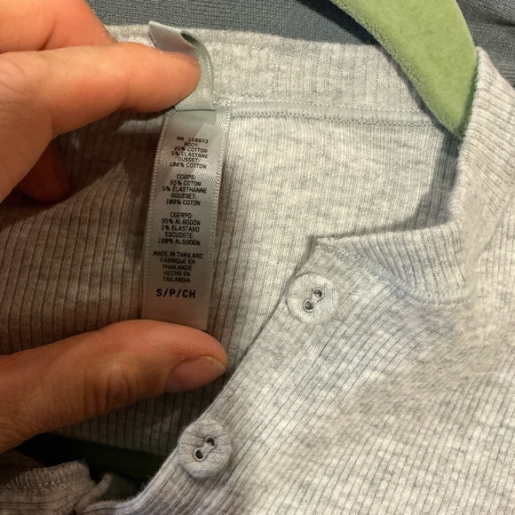 SKIMS Cotton Rib Long Sleeve Henley bodysuit - Picture 9 of 10